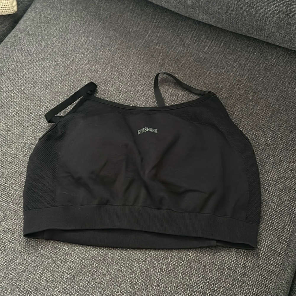 Black gymshark sports bra . Size medium.